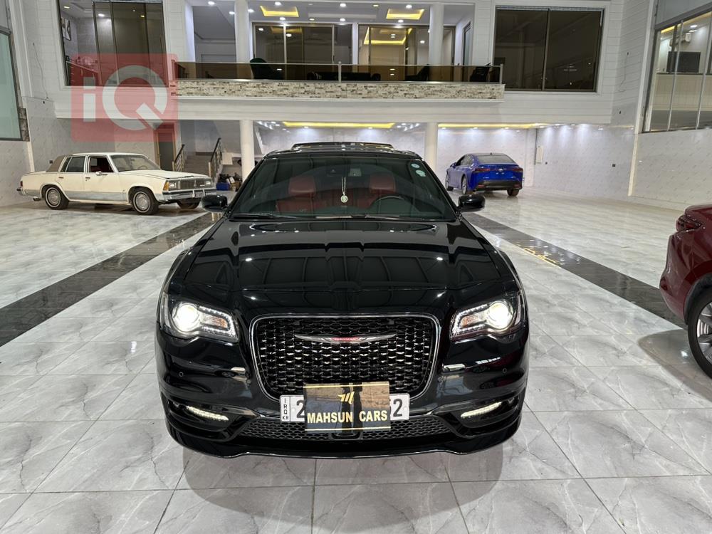 کرایسلەر 300